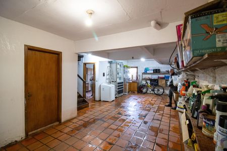 Garagem de casa à venda com 3 quartos, 800m² em Vila Assunção, Porto Alegre
