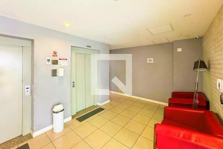 Apartamento à venda com 37m², 1 quarto e sem vagaElevadores