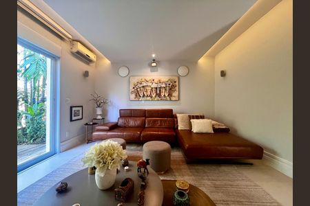 Casa de condomínio à venda com 860m², 4 quartos e 4 vagasSala