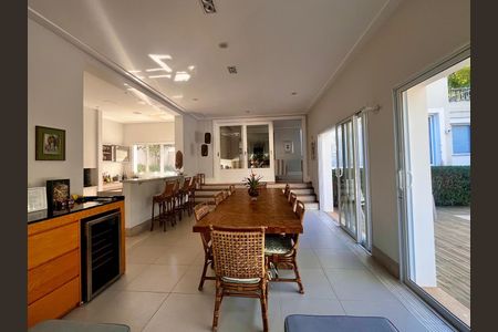 Casa de condomínio à venda com 860m², 4 quartos e 4 vagasChurrasqueira