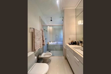 Casa de condomínio à venda com 860m², 4 quartos e 4 vagasBanheiro da Suíte 3