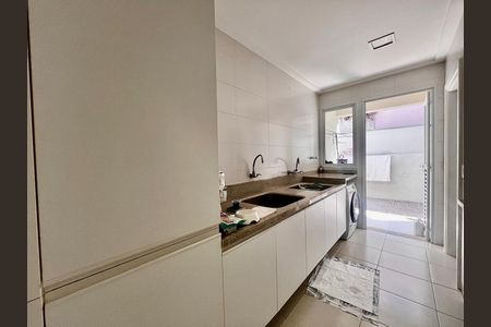 Casa de condomínio à venda com 860m², 4 quartos e 4 vagasÁrea de Serviço