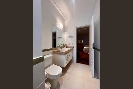 Casa de condomínio à venda com 860m², 4 quartos e 4 vagasBanheiro da Suíte 1