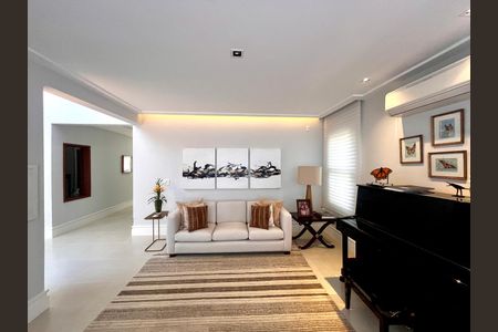 Casa de condomínio à venda com 860m², 4 quartos e 4 vagasSala