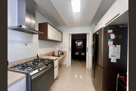 Casa de condomínio à venda com 860m², 4 quartos e 4 vagasCozinha