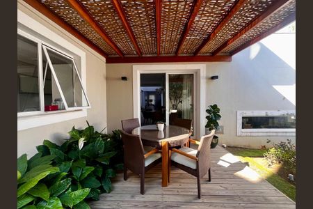 Casa de condomínio à venda com 860m², 4 quartos e 4 vagasÁrea externa