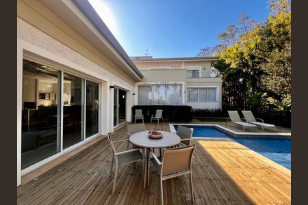 Casa de condomínio à venda com 860m², 4 quartos e 4 vagasPiscina