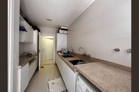 Casa de condomínio à venda com 860m², 4 quartos e 4 vagasÁrea de Serviço