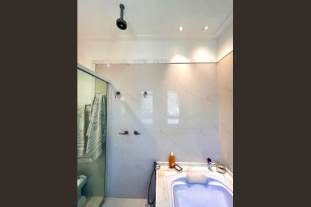 Casa de condomínio à venda com 860m², 4 quartos e 4 vagasBanheiro da Suíte 3