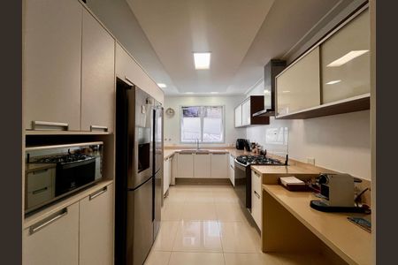 Casa de condomínio à venda com 860m², 4 quartos e 4 vagasCozinha