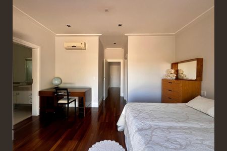 Casa de condomínio à venda com 860m², 4 quartos e 4 vagasSuíte 1