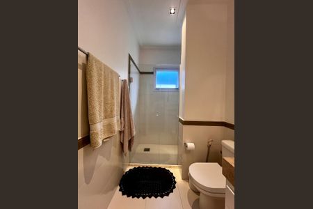 Casa de condomínio à venda com 860m², 4 quartos e 4 vagasBanheiro da Suíte 1