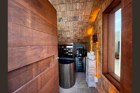 Casa de condomínio à venda com 860m², 4 quartos e 4 vagasAdega