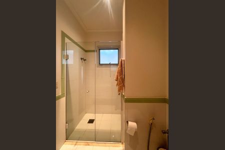 Casa de condomínio à venda com 860m², 4 quartos e 4 vagasBanheiro da Suíte 2