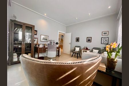 Casa de condomínio à venda com 860m², 4 quartos e 4 vagasEscritório