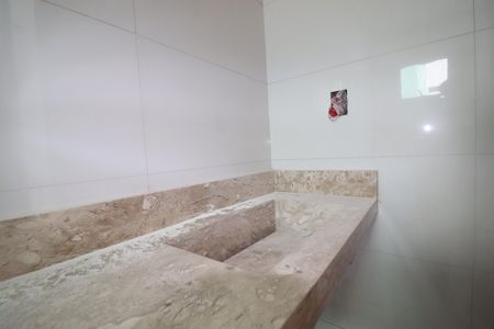 Casa de condomínio à venda com 117m², 2 quartos e 2 vagasBanheiro da Suíte 1