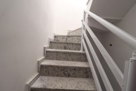 Casa de condomínio à venda com 117m², 2 quartos e 2 vagasEscada