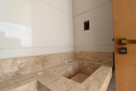 Casa de condomínio à venda com 129m², 3 quartos e 2 vagasLavabo