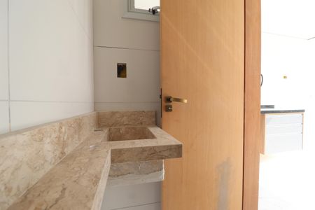 Casa de condomínio à venda com 129m², 3 quartos e 2 vagasLavabo