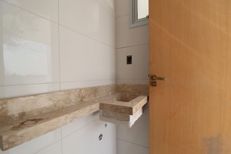 Casa de condomínio à venda com 129m², 3 quartos e 2 vagasLavabo