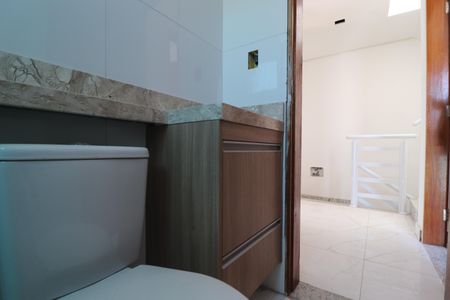 Casa de condomínio à venda com 129m², 3 quartos e 2 vagasBanheiro 2