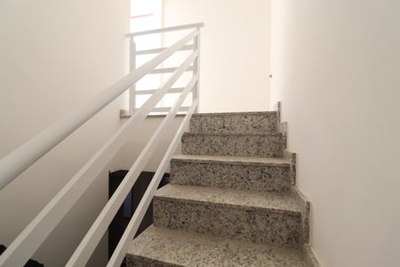 Casa de condomínio à venda com 129m², 3 quartos e 2 vagasEscada