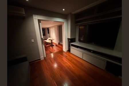 Apartamento à venda com 310m², 3 quartos e 4 vagas Apartamento à venda com 310m², 3 quartos e 4 vagasSala de TV
