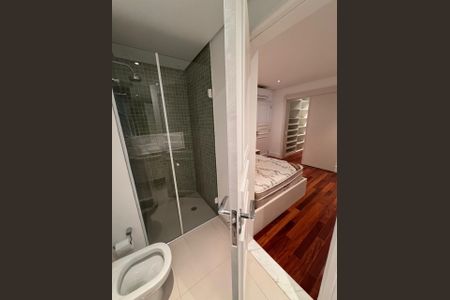 Apartamento à venda com 310m², 3 quartos e 4 vagas Apartamento à venda com 310m², 3 quartos e 4 vagasBanheiro 2