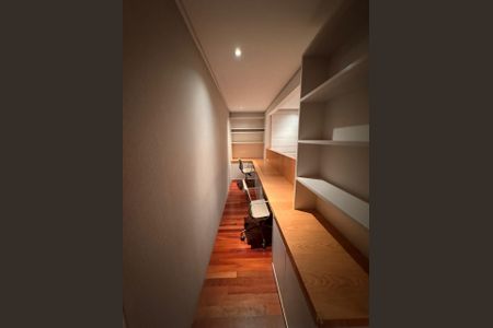 Apartamento à venda com 310m², 3 quartos e 4 vagas Apartamento à venda com 310m², 3 quartos e 4 vagasEscritório