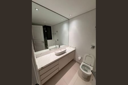 Apartamento à venda com 310m², 3 quartos e 4 vagas Apartamento à venda com 310m², 3 quartos e 4 vagasBanheiro 3
