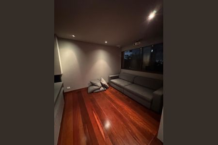 Sala de TV de apartamento à venda com 3 quartos, 310m² em Real Parque, São Paulo