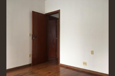 Apartamento à venda com 240m², 3 quartos e 2 vagas Apartamento à venda com 240m², 3 quartos e 2 vagasQuarto