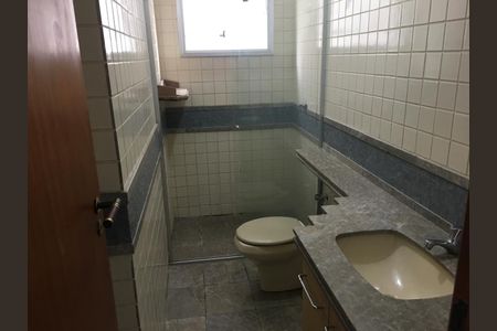 Apartamento à venda com 240m², 3 quartos e 2 vagas Apartamento à venda com 240m², 3 quartos e 2 vagasBanheiro