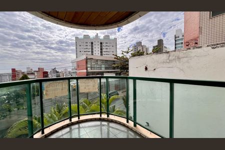 Apartamento à venda com 270m², 3 quartos e 2 vagasVaranda