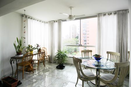 Apartamento para alugar com 262m², 3 quartos e 5 vagasVaranda