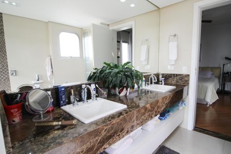 Apartamento para alugar com 262m², 3 quartos e 5 vagasBanheiro da Suíte 1