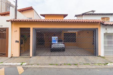 Casa para alugar com 195m², 4 quartos e 3 vagas Casa para alugar com 195m², 4 quartos e 3 vagasFachada
