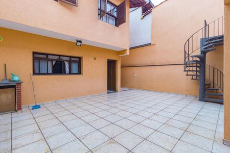 Casa para alugar com 195m², 4 quartos e 3 vagas Casa para alugar com 195m², 4 quartos e 3 vagasQuintal