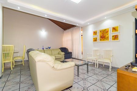 Casa para alugar com 195m², 4 quartos e 3 vagas Casa para alugar com 195m², 4 quartos e 3 vagasSala de Estar