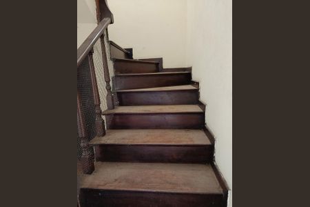 Escada de casa para alugar com 3 quartos, 280m² em Pinheiros, São Paulo