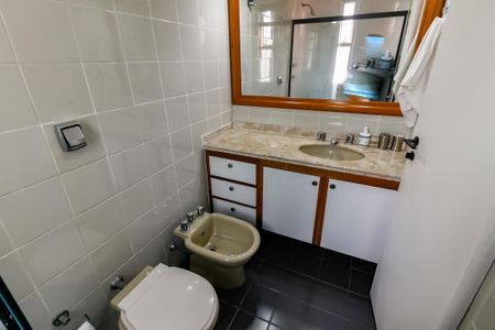 Apartamento à venda com 220m², 4 quartos e 2 vagasBanheiro da Suíte 2