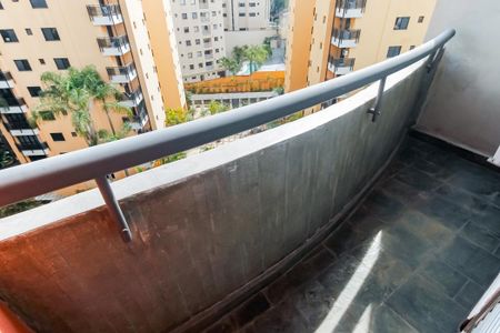 Apartamento à venda com 220m², 4 quartos e 2 vagasVaranda - Suíte 3
