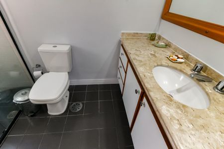 Apartamento à venda com 220m², 4 quartos e 2 vagasBanheiro da Suíte 1