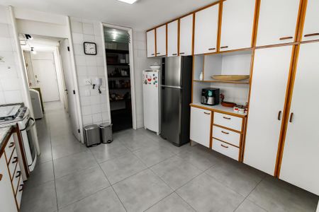 Apartamento à venda com 220m², 4 quartos e 2 vagasCozinha - Armários