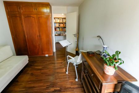 Apartamento à venda com 220m², 4 quartos e 2 vagasSuíte 2 - armários