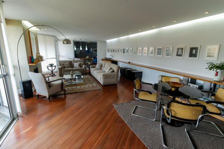 Apartamento à venda com 220m², 4 quartos e 2 vagasSala