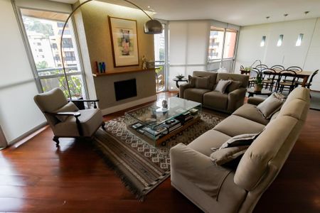 Apartamento à venda com 220m², 4 quartos e 2 vagasSala