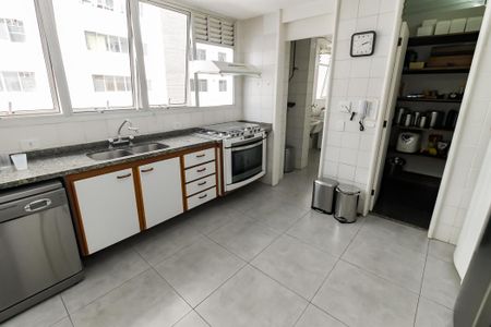 Apartamento à venda com 220m², 4 quartos e 2 vagasCozinha - Armários