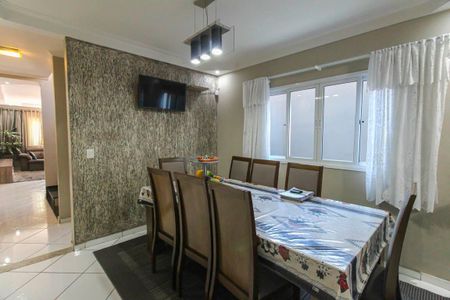 Casa à venda com 180m², 6 quartos e 3 vagas Casa à venda com 180m², 6 quartos e 3 vagasSala de Jantar