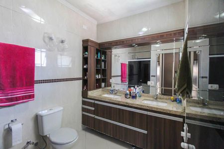 Casa à venda com 180m², 6 quartos e 3 vagas Casa à venda com 180m², 6 quartos e 3 vagasBanheiro da Suíte 1